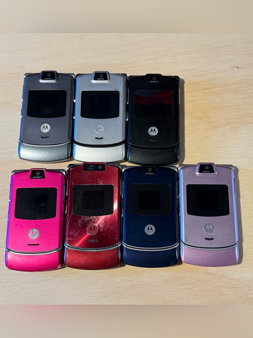 Lot Of 7 Motorola RAZR V3/m Multi Color Flip Phone“UNTESTED”Sold as is Read Info